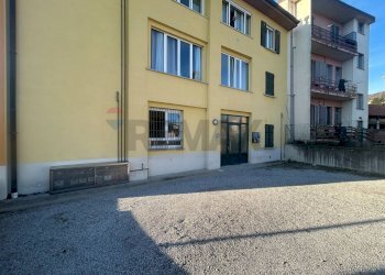 Edificio all\'aperto - Trilocale VIA VIGGIU'
 
18, Saltrio - foto 1