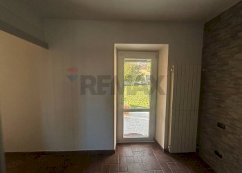 Stanza vuota - Trilocale VIA VIGGIU'
 
18, Saltrio - foto 6