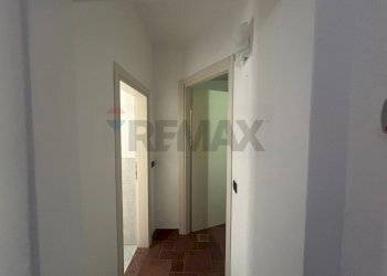 Hall / corridoio - Trilocale VIA VIGGIU'
 
18, Saltrio - foto 12