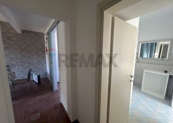 Hall / corridoio - Trilocale VIA VIGGIU'
 
18, Saltrio - foto 13