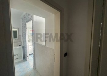 Hall / corridoio - Trilocale VIA VIGGIU'
 
18, Saltrio - foto 14