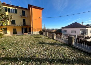 Casa all\'aperto - Trilocale VIA VIGGIU'
 
18, Saltrio - foto 24