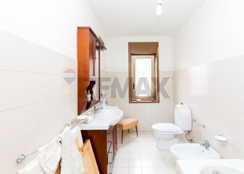 Bagno - Trilocale Via Monti Iblei
 
1, Catania - foto 13