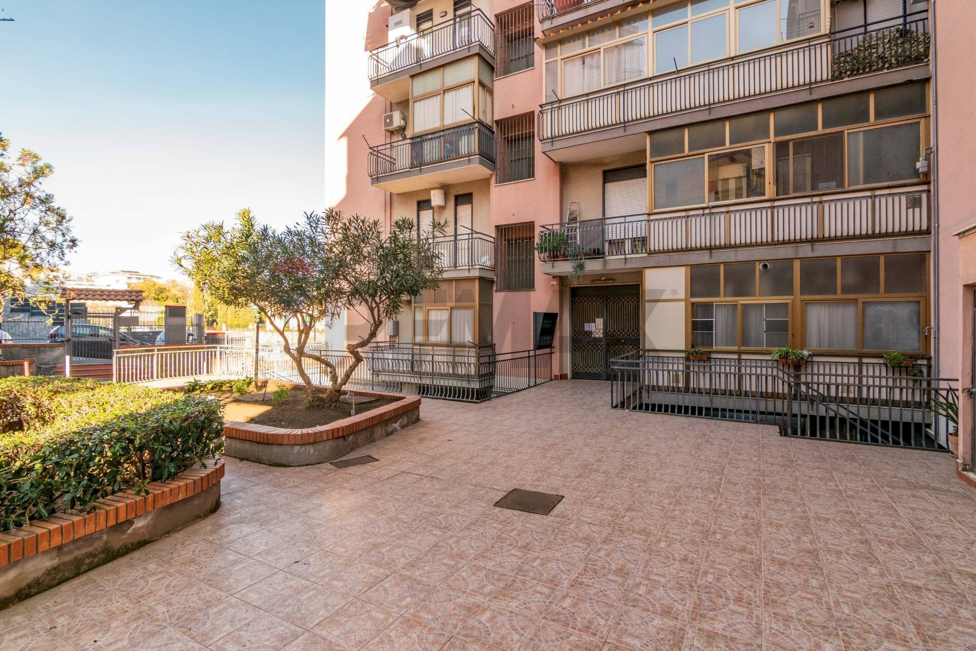 Edificio all\'aperto - Quadrilocale Via S. Ten. Nicolosi
 
3, San Giovanni la Punta - foto 1