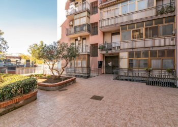 Edificio all\'aperto - Quadrilocale Via S. Ten. Nicolosi
 
3, San Giovanni la Punta - foto 1