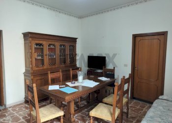 Sala da pranzo - Casa semi indipendente VIA GRAZIA
 
32, Pedara - foto 1