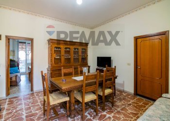 Sala da pranzo - Semi-detached house VIA GRAZIA
 
32, Pedara - photo 3