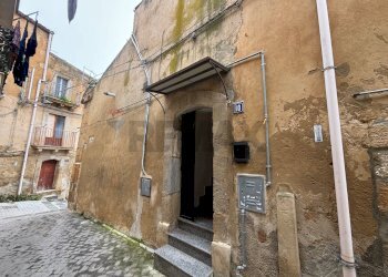 Edificio all\'aperto - Appartamento via altamore
 
10, Caltagirone - foto 3