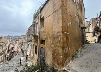Edificio all\'aperto - Appartamento via altamore
 
10, Caltagirone - foto 1