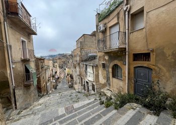 Edificio all\'aperto - Appartamento via altamore
 
10, Caltagirone - foto 32