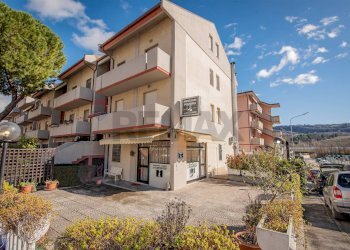 Edificio all\'aperto - Locale Commerciale Via dello sport, Castelplanio - foto 1