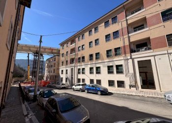Edificio all\'aperto - Trilocale VIA FONTESECCO
 
23-25, L'Aquila - foto 1