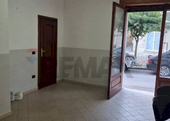 Stanza vuota - Locale Commerciale via Angelo Minichiello
sn, Grottaminarda - foto 2