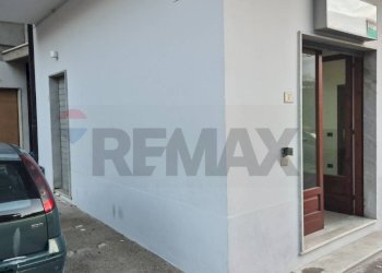 Edificio all\'aperto - Locale Commerciale via Angelo Minichiello
sn, Grottaminarda - foto 5