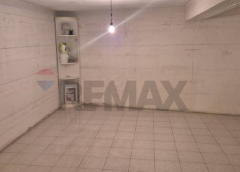 Stanza vuota - Locale Commerciale via Angelo Minichiello
sn, Grottaminarda - foto 8