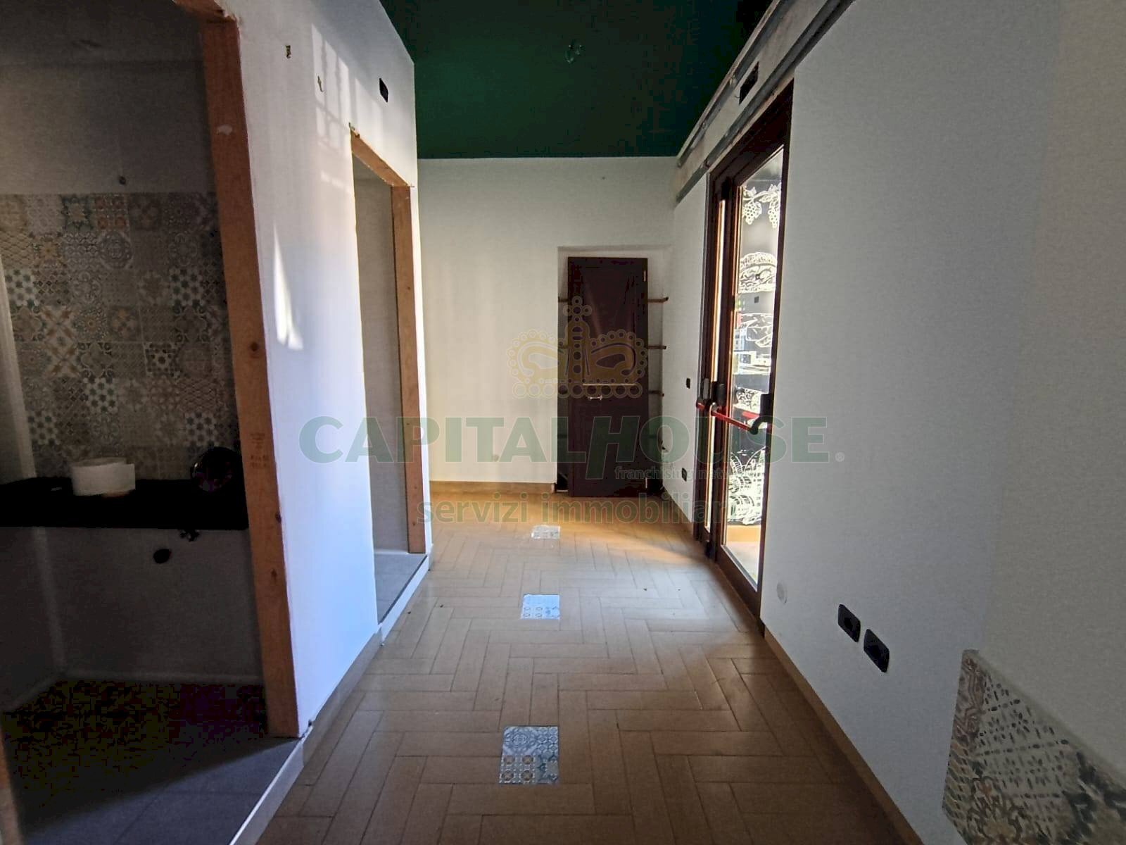 Foto 2 - Locale Commerciale Piazza bronzetti, Castel Morrone - foto 2