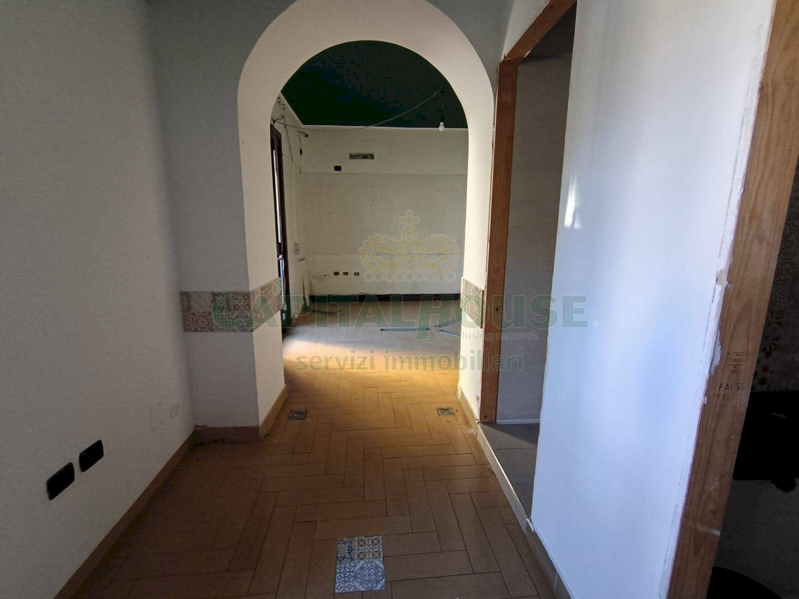 Foto 3 - Locale Commerciale Piazza bronzetti, Castel Morrone - foto 3