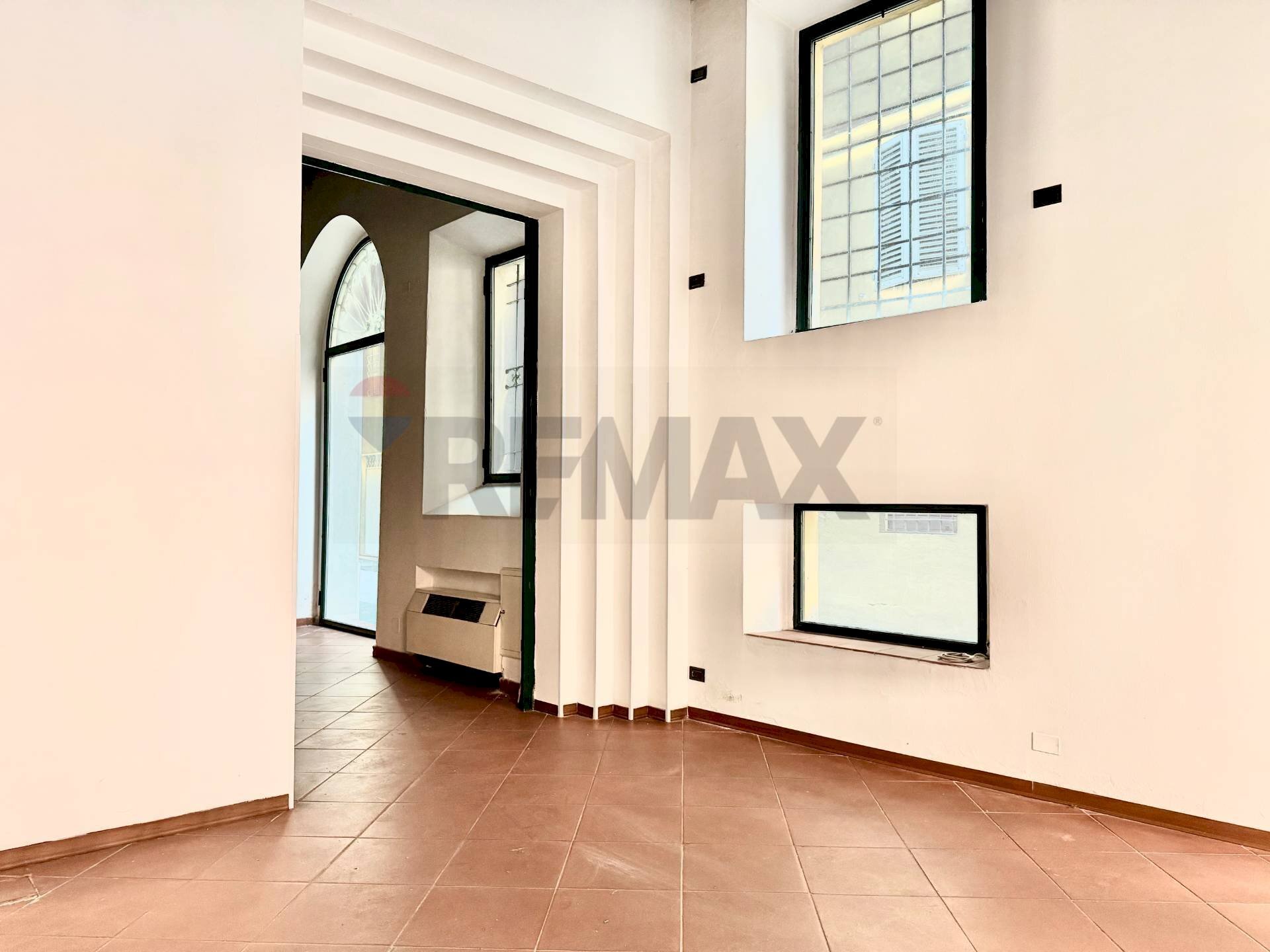 Stanza vuota - Locale Commerciale Via Canalino
 
70/72, Modena - foto 1