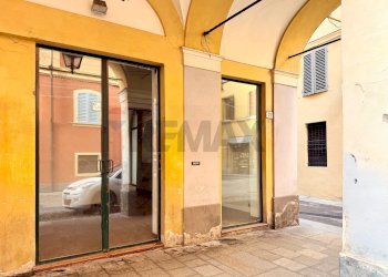 Edificio all\'aperto - Commercial Premises Via Canalino
 
70/72, Modena - photo 17