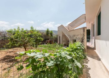 Giardino - Casa indipendente c.da Vigna del conte, Comiso - foto 2