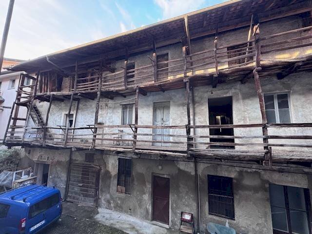 Facciata - Casa indipendente corso Giuseppe Garibaldi, Borgomanero - foto 3