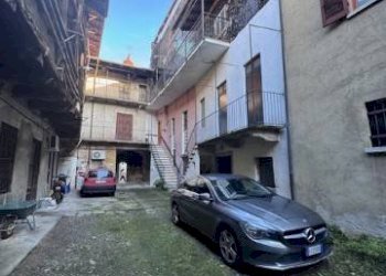 Cortile interno - Casa indipendente corso Giuseppe Garibaldi, Borgomanero - foto 5