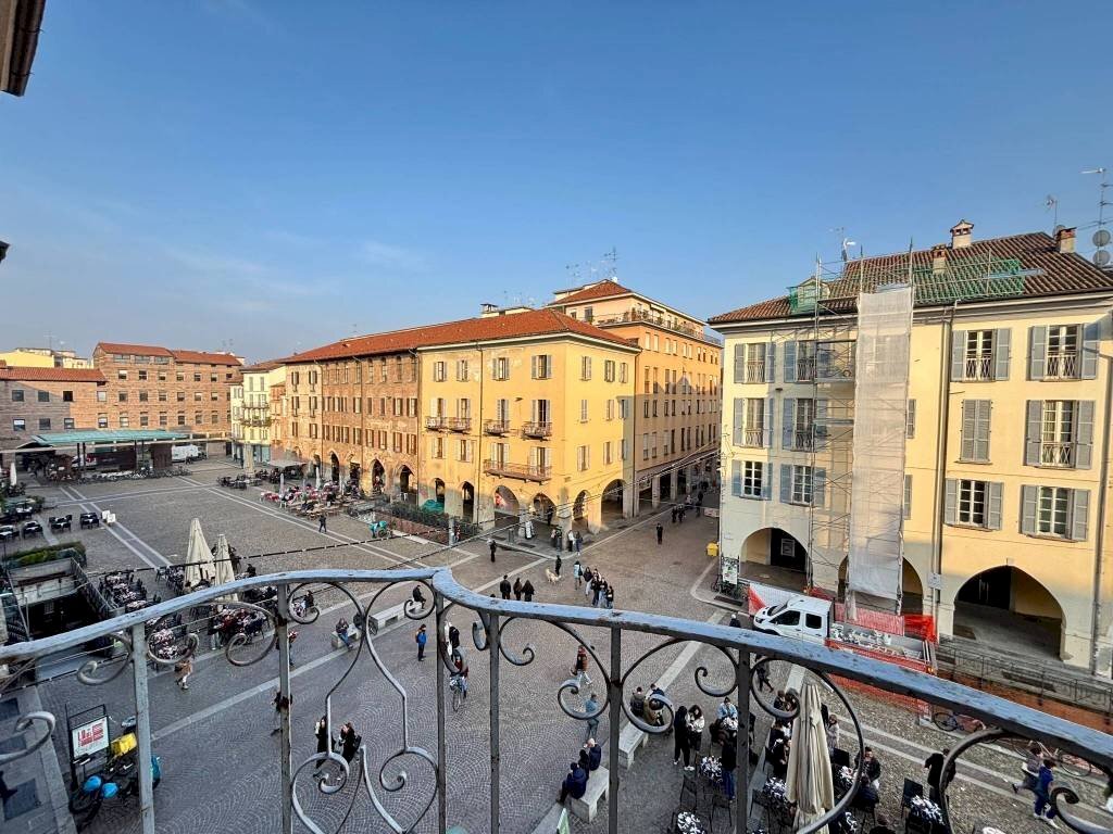 Vista - Three-room apartment piazza della Vittoria, Pavia - photo 1