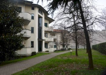 Facciata - Bilocale via Gaetano Donizetti, 23, Lainate - foto 3