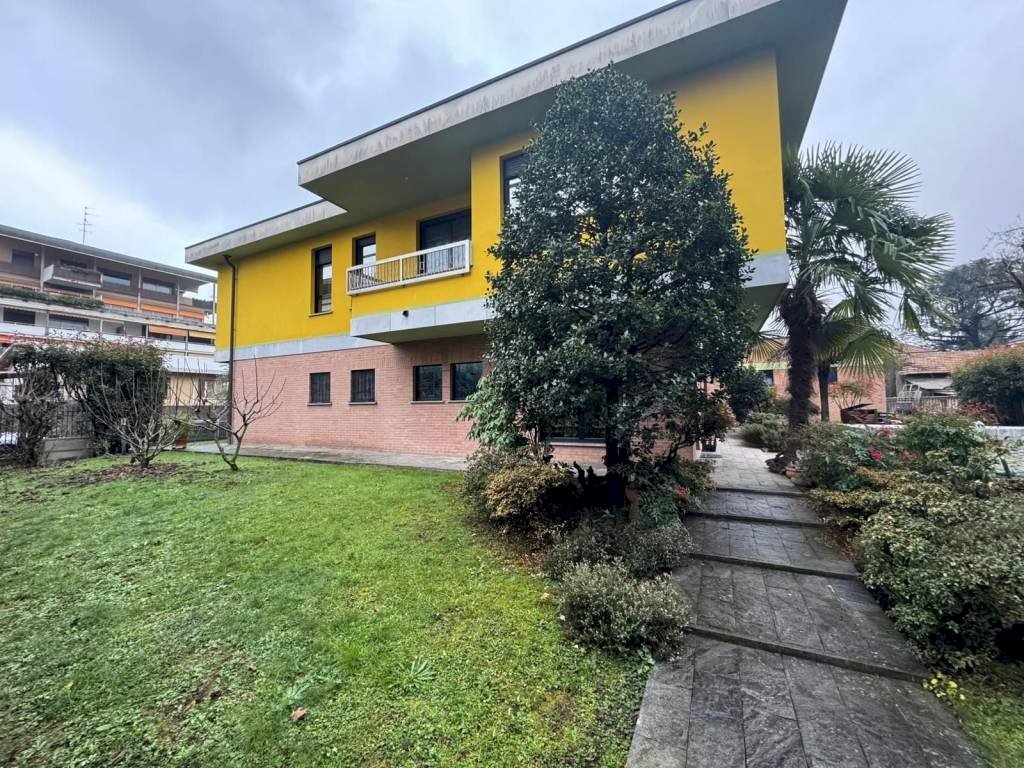 Giardino - Villa via Vittorio Arconti, 2, Gallarate - foto 1