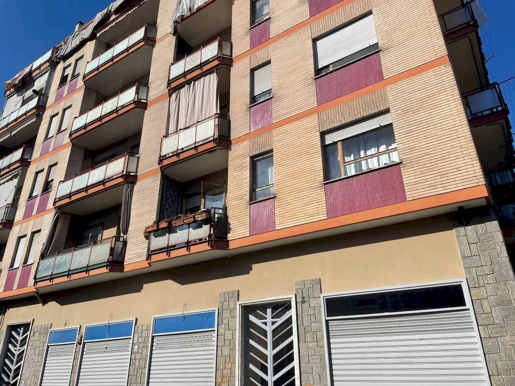 Facciata - Bilocale via Alessandrina Ravizza, 3, Torino (zona Rebaudengo) - foto 1