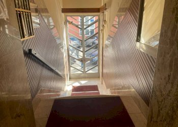 Interno palazzo - Bilocale via Alessandrina Ravizza, 3, Torino (zona Rebaudengo) - foto 6