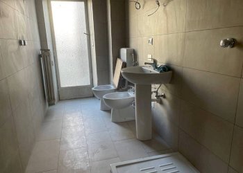 Bagno - Bilocale via Alessandrina Ravizza, 3, Torino (zona Rebaudengo) - foto 24