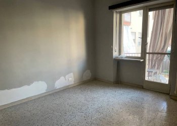 Camera da letto - Bilocale via Alessandrina Ravizza, 3, Torino (zona Rebaudengo) - foto 29