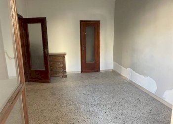 Camera da letto - Bilocale via Alessandrina Ravizza, 3, Torino (zona Rebaudengo) - foto 31