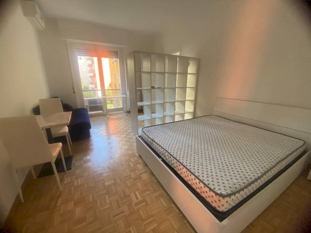 Camera da letto - Bilocale via Andrea Maffei, 10, Milano - foto 1