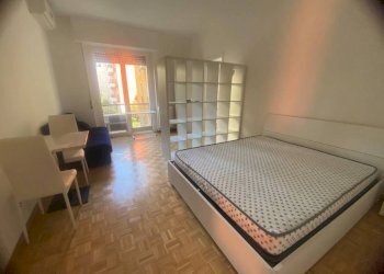 Camera da letto - Bilocale via Andrea Maffei, 10, Milano - foto 1
