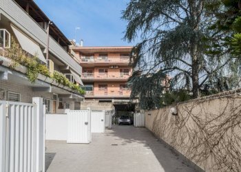 Cortile interno - Villa a Schiera via Giovanni Battista Gisleni, Roma - foto 2
