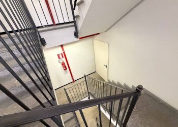 Interno palazzo - Box via Michele Schina, 23/A, Torino (zona San Donato) - foto 9