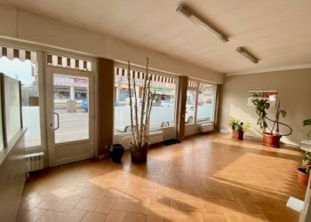 Interno non residenziale - Negozio via Iside Viana, 50, Candelo - foto 3
