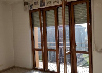 soggiorno - Quadrilocale via Bramante, frazione Santa Maria Della Croce, Crema - foto 4