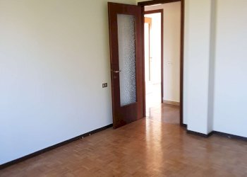 camera matrimoniale - Quadrilocale via Bramante, frazione Santa Maria Della Croce, Crema - foto 13