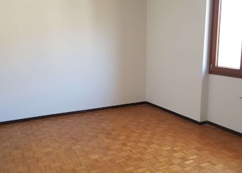 camera matrimoniale - Quadrilocale via Bramante, frazione Santa Maria Della Croce, Crema - foto 47