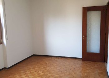 camera matrimoniale - Quadrilocale via Bramante, frazione Santa Maria Della Croce, Crema - foto 49