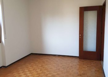 camera matrimoniale - Quadrilocale via Bramante, frazione Santa Maria Della Croce, Crema - foto 55