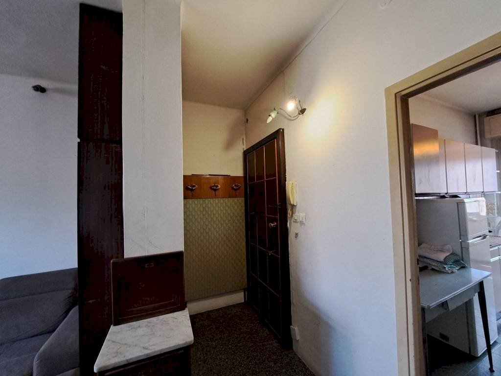 Interno palazzo - Three-room apartment via Cogne, 7, Milano - photo 1