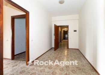 Corridoio - Appartamento via Giuseppe Simili, 1, Gravina di Catania - foto 4