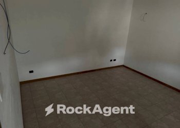 Camera da letto - Bilocale via del Villino, Alanno - foto 15