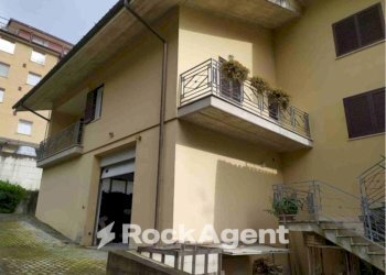 Facciata - Villa via delle Maggiolate, 12, Atri - foto 14