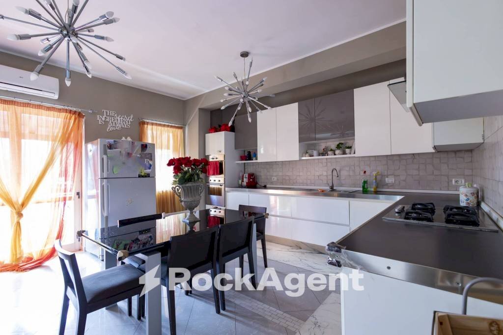 Cucina - Appartamento via Carlo Pisacane, 20, Catanzaro - foto 1