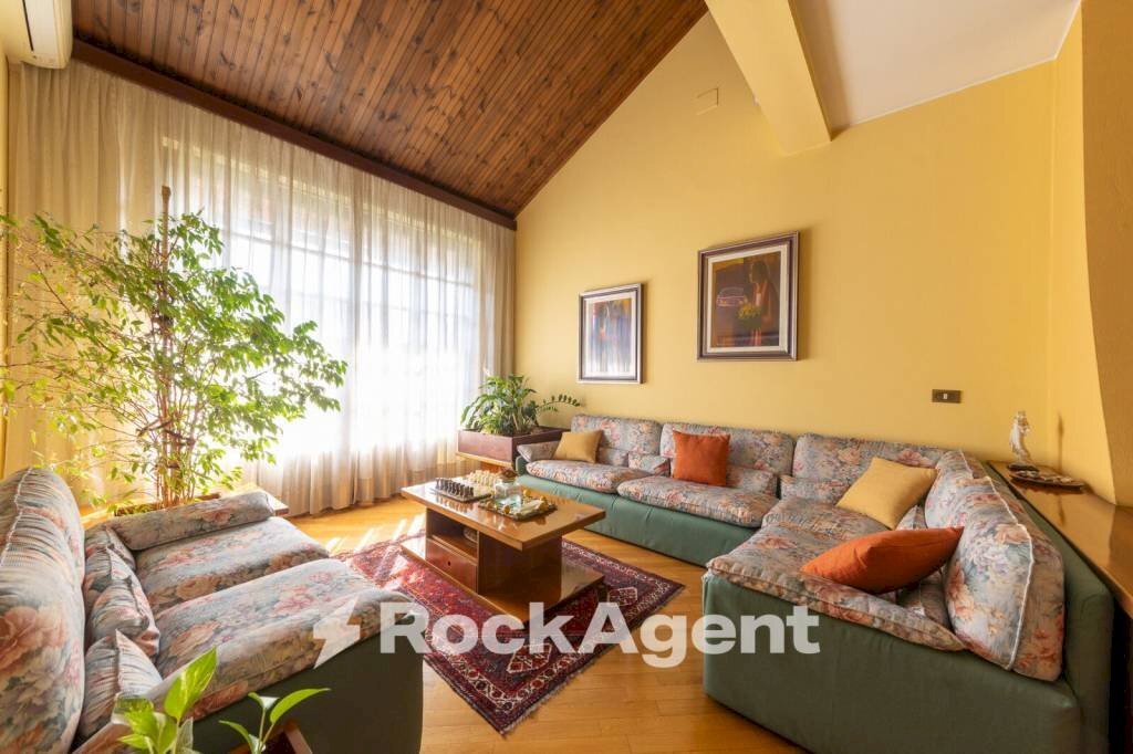 Salone - Villa via E. H. Grieg, Saronno - foto 1